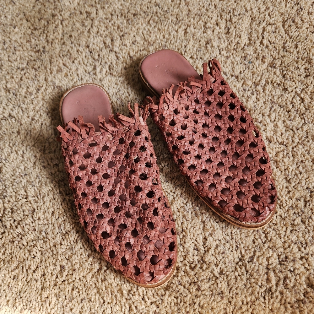 Free People mirage sandals/ slides size 38 / 8